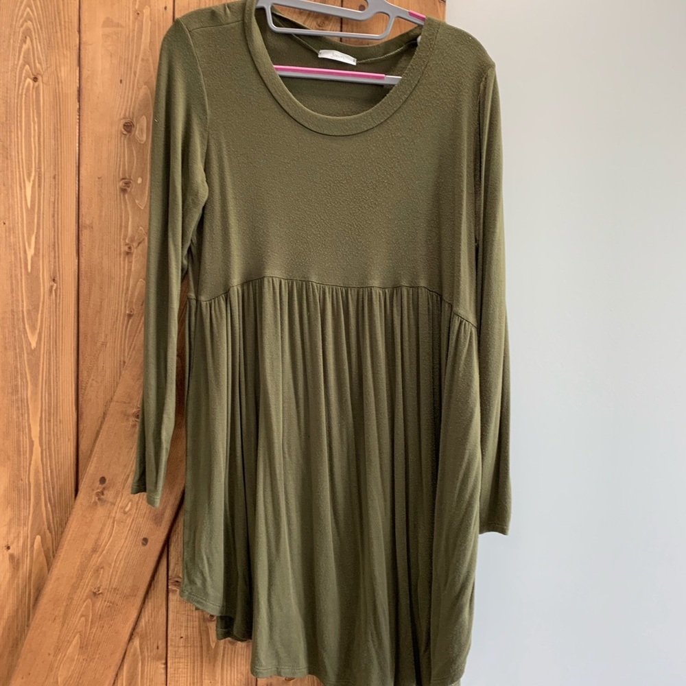 Woman’s long sleeve tunic